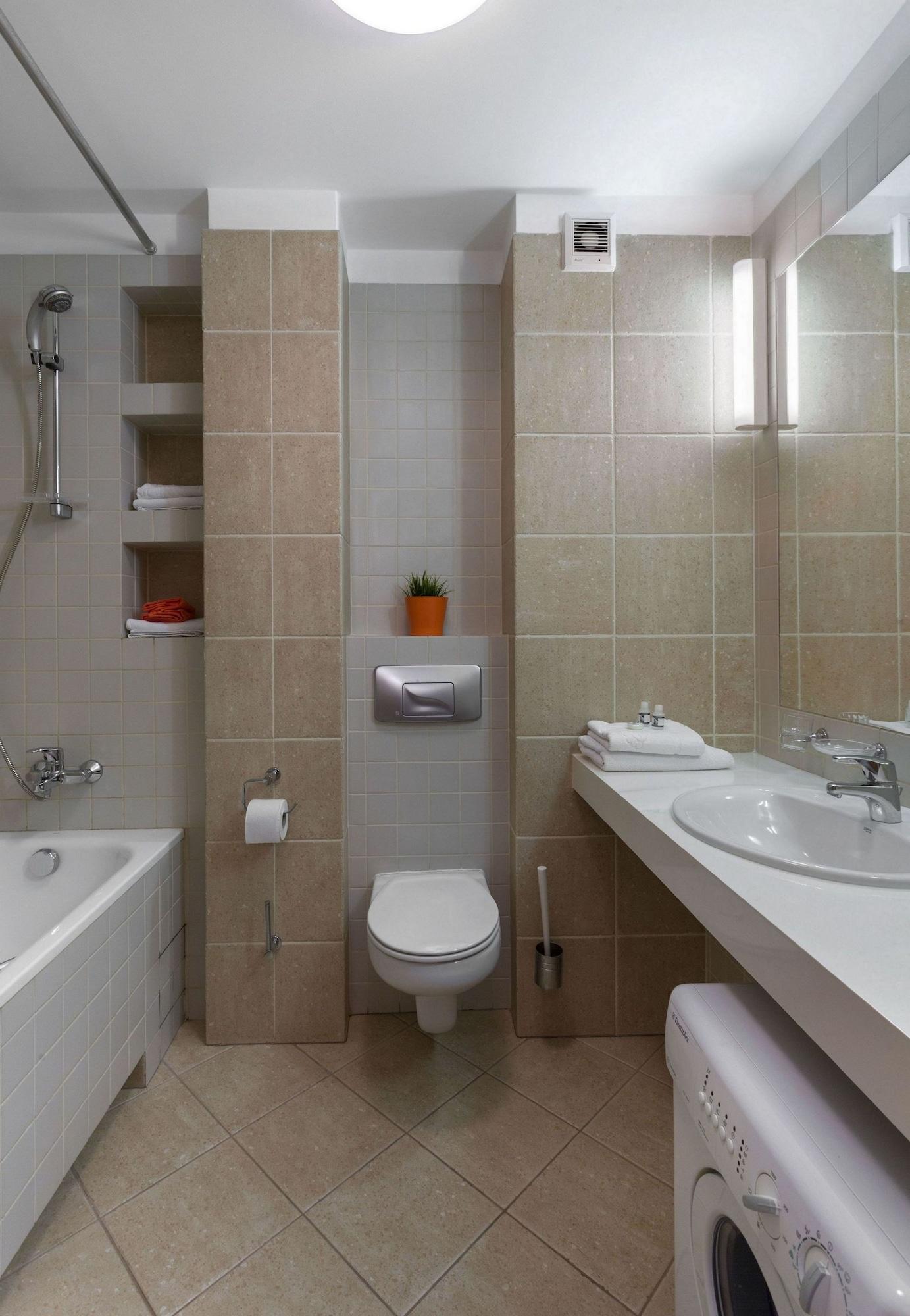 Media Park Apartahotel Varsovia