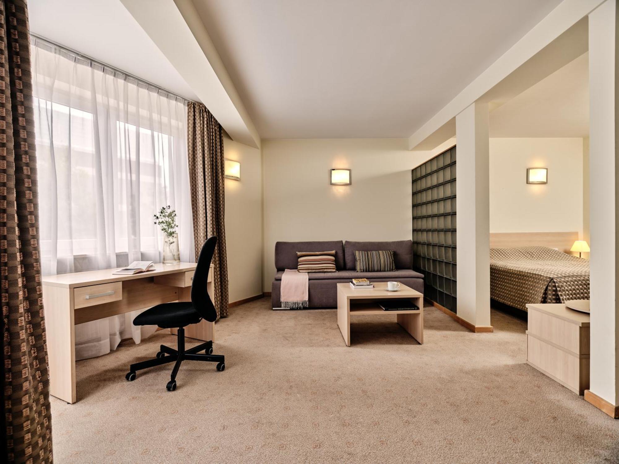 Media Park Apartahotel Varsovia
